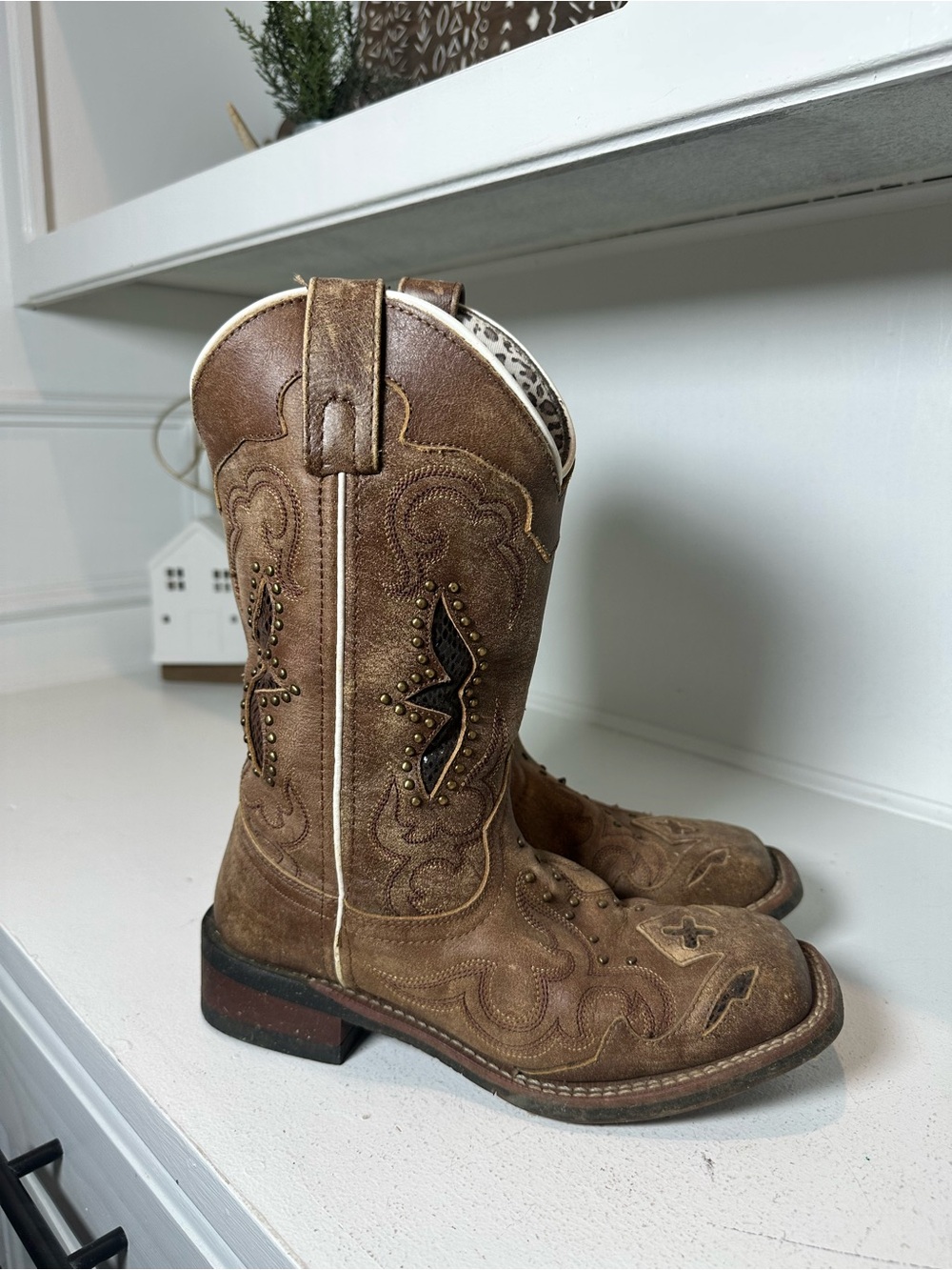 Laredo Women’s Cowboy Boots Size 7M – Brown Suede Western Leopard Studded - Picture 5 of 9